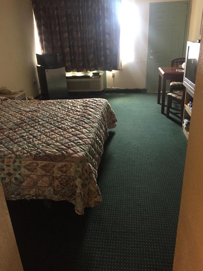 Camelot Inn Amarillo Buitenkant foto